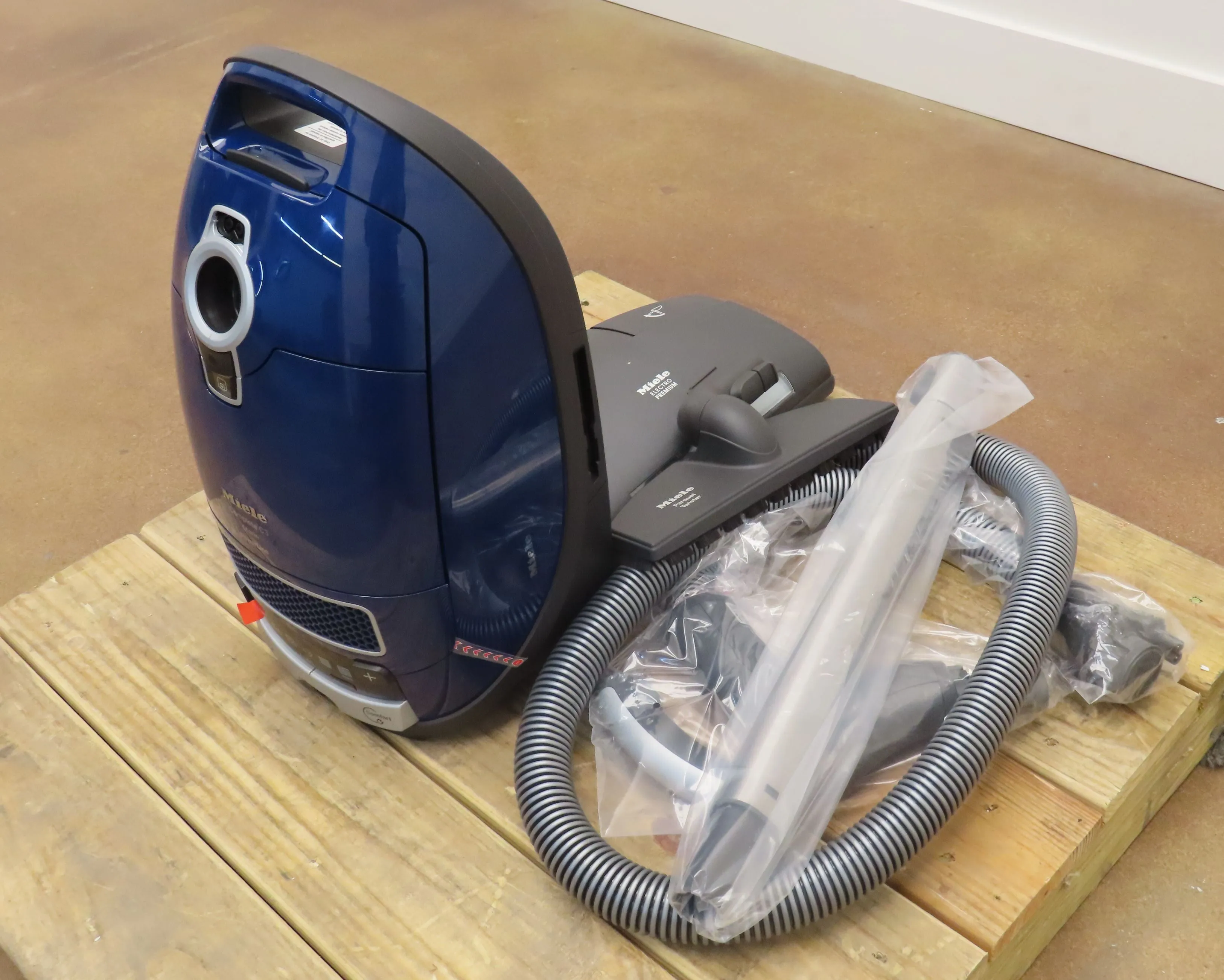 Miele Complete C3 Series 41GJE032USA Complete C3 Marin Canister Vacuum Cleaner